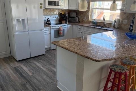 House in Clearwater, Florida 5 bedrooms, 274.25 sq.m. № 2205744 - photo 2