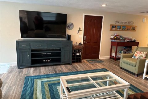 House in Clearwater, Florida 5 bedrooms, 274.25 sq.m. № 2205744 - photo 4