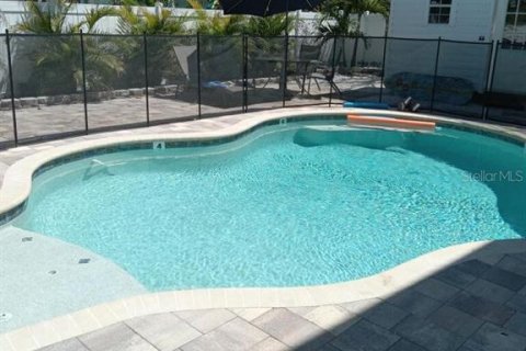 House in Clearwater, Florida 5 bedrooms, 274.25 sq.m. № 2205744 - photo 27