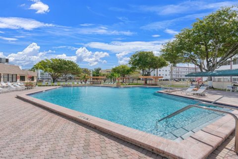 Condominio en alquiler en Lauderdale Lakes, Florida, 1 dormitorio, 87.33 m2 № 2083319 - foto 4
