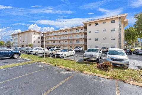 Condominio en alquiler en Lauderdale Lakes, Florida, 1 dormitorio, 87.33 m2 № 2083319 - foto 23