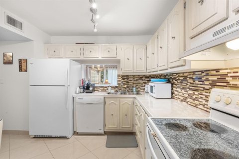 Condominio en alquiler en Lauderdale Lakes, Florida, 1 dormitorio, 87.33 m2 № 2083319 - foto 8
