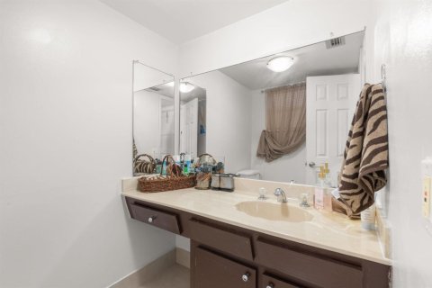 Condominio en alquiler en Lauderdale Lakes, Florida, 1 dormitorio, 87.33 m2 № 2083319 - foto 16