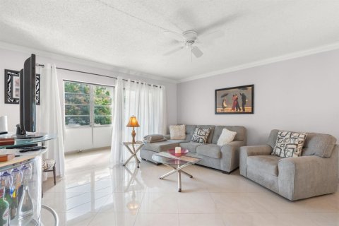 Condominio en alquiler en Lauderdale Lakes, Florida, 1 dormitorio, 87.33 m2 № 2083319 - foto 2