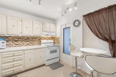 Condominio en alquiler en Lauderdale Lakes, Florida, 1 dormitorio, 87.33 m2 № 2083319 - foto 7