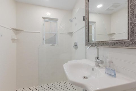Condo in Boca Grande, Florida, 2 bedrooms  № 1880560 - photo 22