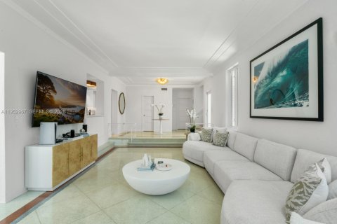 Купить виллу или дом в Майами-Бич, Флорида 4 спальни, 260.59м2, № 2008879 - фото 5
