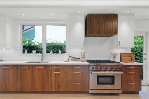 Купить виллу или дом в Майами-Бич, Флорида 4 спальни, 260.59м2, № 2008879 - фото 11