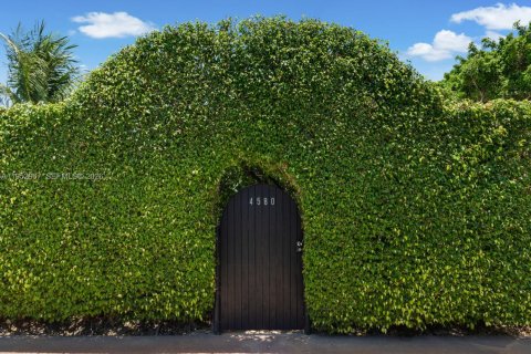 Купить виллу или дом в Майами-Бич, Флорида 4 спальни, 260.59м2, № 2008879 - фото 3