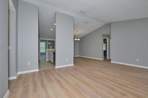 House in Port Charlotte, Florida 3 bedrooms, 149.76 sq.m. № 1903660 - photo 7