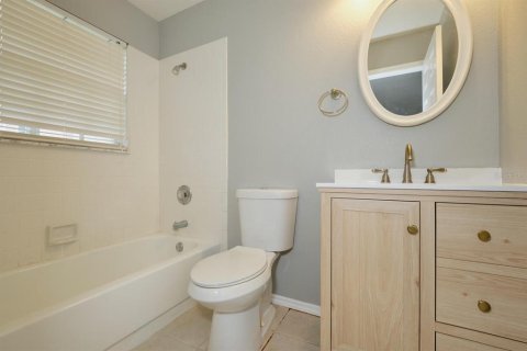 House in Port Charlotte, Florida 3 bedrooms, 149.76 sq.m. № 1903660 - photo 19