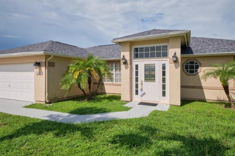 House in Port Charlotte, Florida 3 bedrooms, 149.76 sq.m. № 1903660 - photo 3