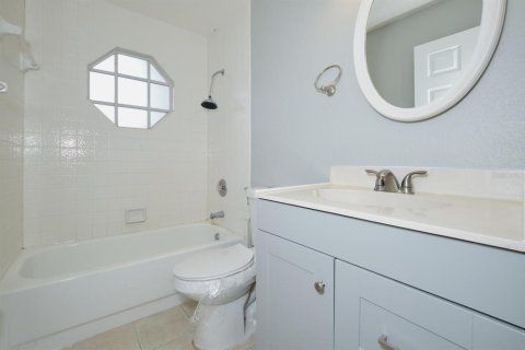House in Port Charlotte, Florida 3 bedrooms, 149.76 sq.m. № 1903660 - photo 23