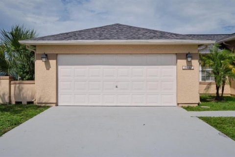 House in Port Charlotte, Florida 3 bedrooms, 149.76 sq.m. № 1903660 - photo 2