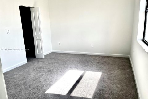 Снять в аренду виллу или дом в Окленд-Парк, Флорида 3 спальни, 199.09м2, № 2009842 - фото 8