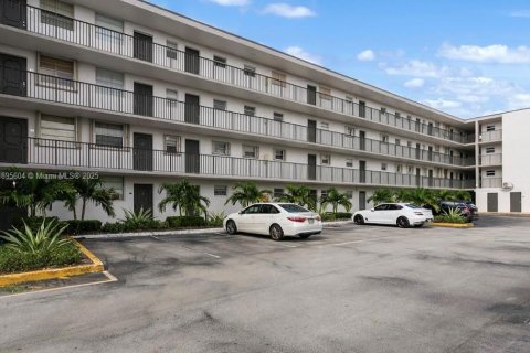 Купить кондоминиум в Майами, Флорида 1 спальня, 69.12м2, № 2034863 - фото 2