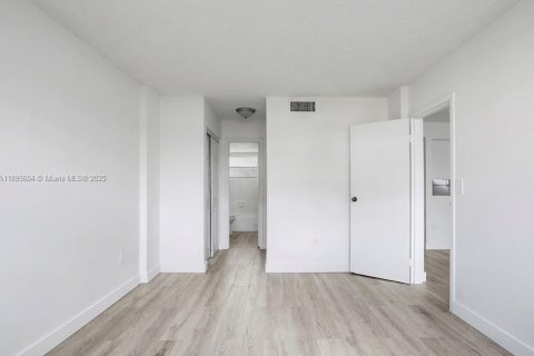 Купить кондоминиум в Майами, Флорида 1 спальня, 69.12м2, № 2034863 - фото 7