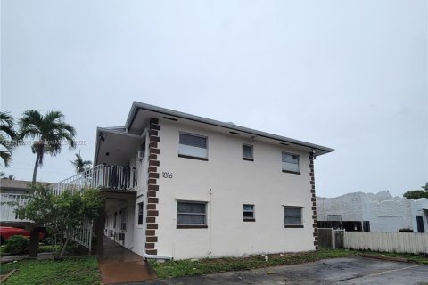 Condo in Hollywood, Florida, 1 bedroom № 1977240 - photo 9