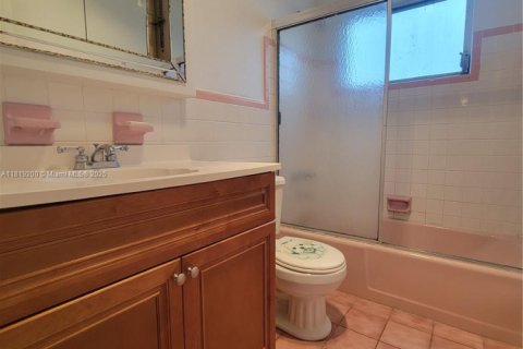 Condo in Hollywood, Florida, 1 bedroom № 1977240 - photo 6