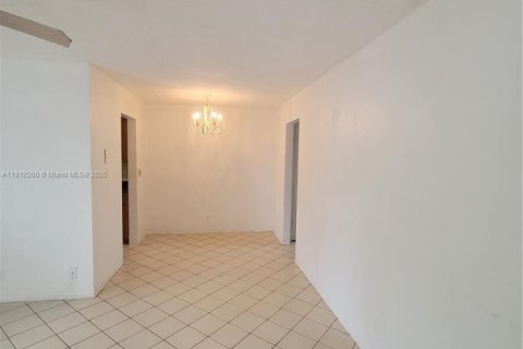 Condo in Hollywood, Florida, 1 bedroom № 1977240 - photo 4