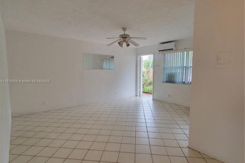 Condo in Hollywood, Florida, 1 bedroom № 1977240 - photo 2