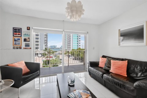 Condominio en venta en Miami Beach, Florida, 1 dormitorio, 63.55 m2 № 1849087 - foto 1