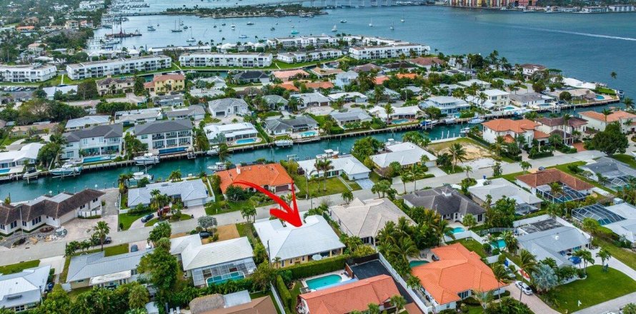 House in Riviera Beach, Florida 3 bedrooms, 234.95 sq.m. № 977086