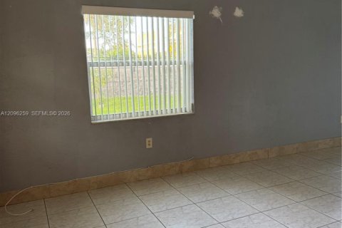 Villa ou maison à louer à Miramar, Floride: 2 chambres, 157.84 m2 № 2387821 - photo 4