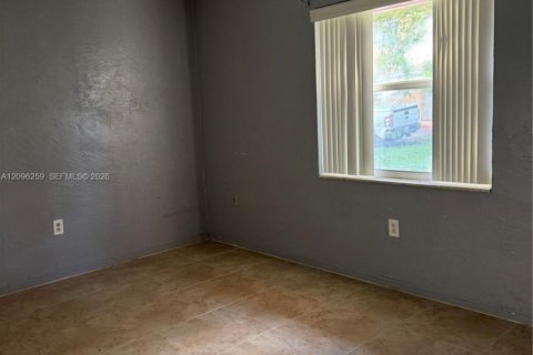 Villa ou maison à louer à Miramar, Floride: 2 chambres, 157.84 m2 № 2387821 - photo 10