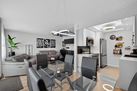 Copropriété à vendre à Deerfield Beach, Floride: 2 chambres, 79.9 m2 № 1841120 - photo 17