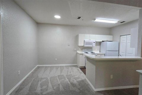 Condo in Altamonte Springs, Florida, 2 bedrooms  № 1917301 - photo 6