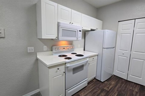 Condo in Altamonte Springs, Florida, 2 bedrooms  № 1917301 - photo 8