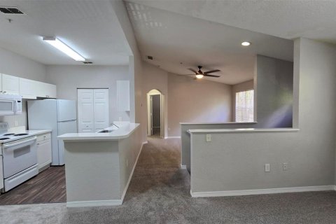 Condo in Altamonte Springs, Florida, 2 bedrooms  № 1917301 - photo 17
