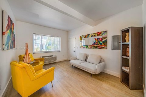 House in Miami, Florida 2 bedrooms, 88.26 sq.m. № 1953617 - photo 1