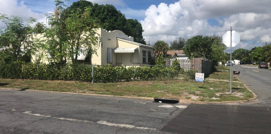 House in West Palm Beach, Florida 3 bedrooms, 128.21 sq.m. № 1151463