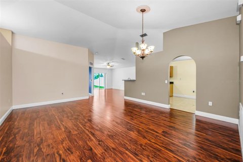 Villa ou maison à louer à Land O' Lakes, Floride: 3 chambres, 149.76 m2 № 2287313 - photo 3