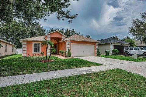 Villa ou maison à louer à Land O' Lakes, Floride: 3 chambres, 149.76 m2 № 2287313 - photo 27