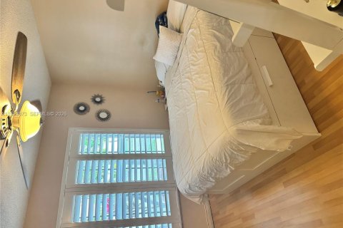 House in Miramar, Florida 3 bedrooms, 168.62 sq.m. № 2008040 - photo 25