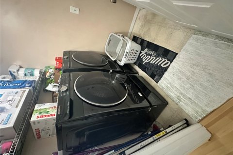 House in Miramar, Florida 3 bedrooms, 168.62 sq.m. № 2008040 - photo 22