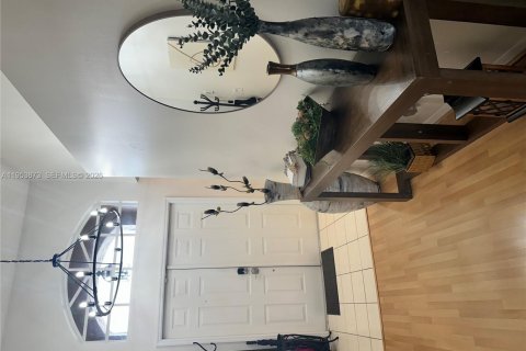 House in Miramar, Florida 3 bedrooms, 168.62 sq.m. № 2008040 - photo 23