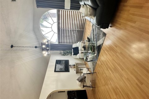 House in Miramar, Florida 3 bedrooms, 168.62 sq.m. № 2008040 - photo 3