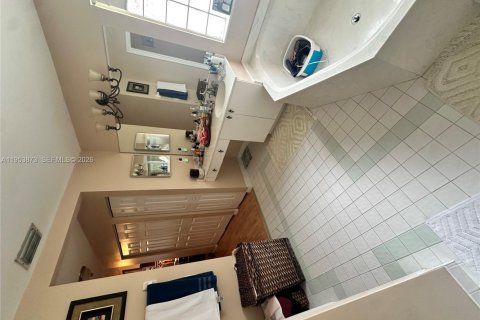 House in Miramar, Florida 3 bedrooms, 168.62 sq.m. № 2008040 - photo 18