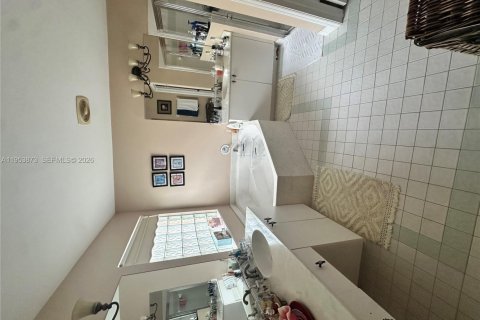 House in Miramar, Florida 3 bedrooms, 168.62 sq.m. № 2008040 - photo 19