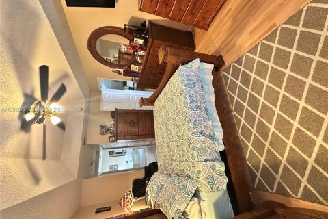 House in Miramar, Florida 3 bedrooms, 168.62 sq.m. № 2008040 - photo 12