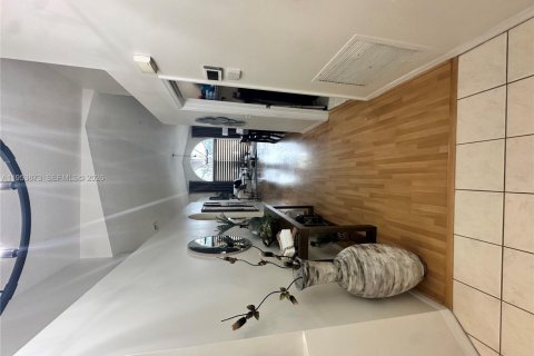 House in Miramar, Florida 3 bedrooms, 168.62 sq.m. № 2008040 - photo 29