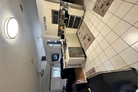 House in Miramar, Florida 3 bedrooms, 168.62 sq.m. № 2008040 - photo 7