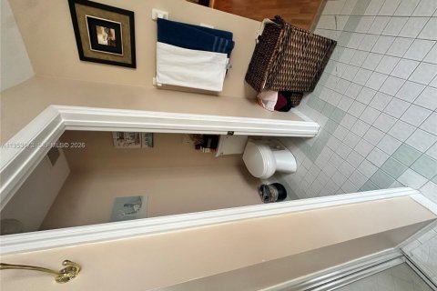 House in Miramar, Florida 3 bedrooms, 168.62 sq.m. № 2008040 - photo 15