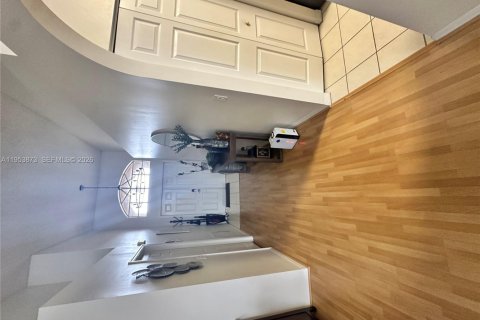 House in Miramar, Florida 3 bedrooms, 168.62 sq.m. № 2008040 - photo 21