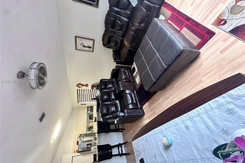 House in Miramar, Florida 3 bedrooms, 168.62 sq.m. № 2008040 - photo 9