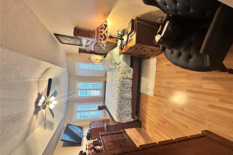 House in Miramar, Florida 3 bedrooms, 168.62 sq.m. № 2008040 - photo 20